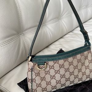 Authentic Gucci GG Canvas Abbey D-Ring Pochette!